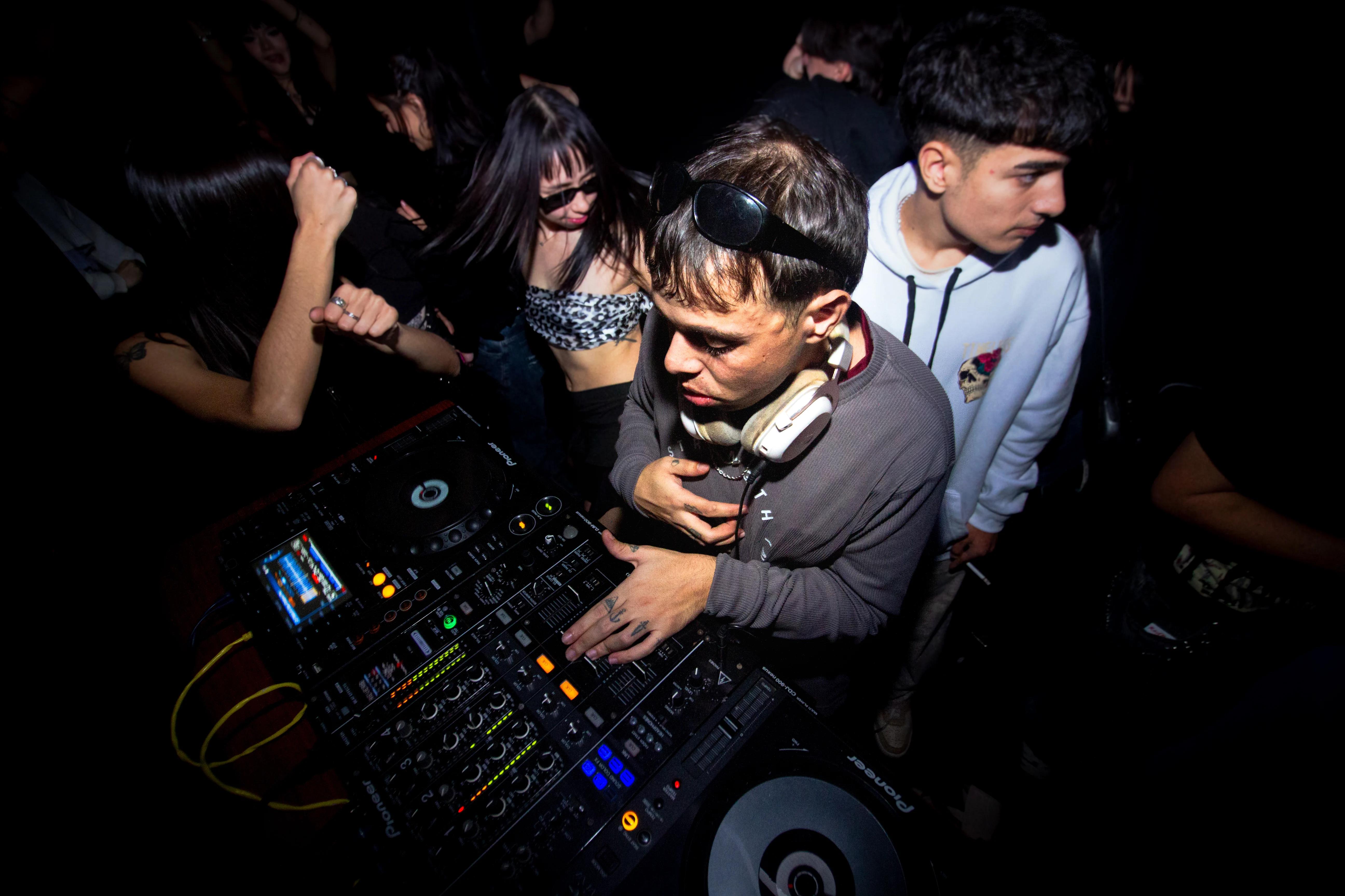 DJ